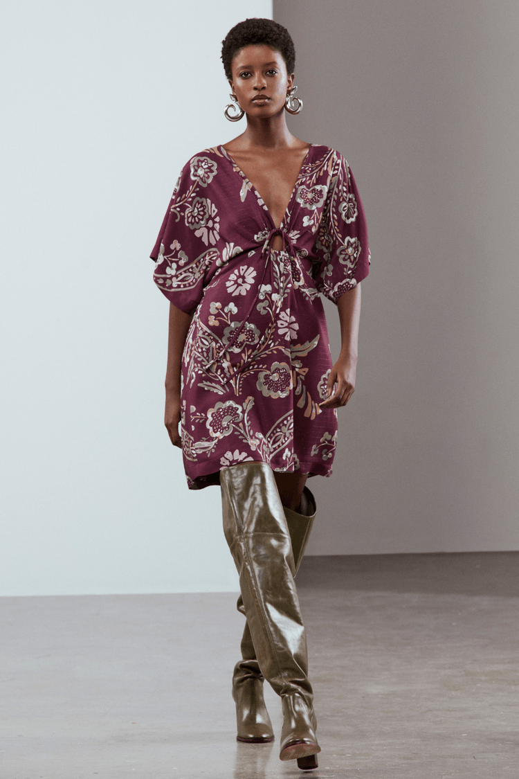 VESTIDO ESTAMPADO COM ARGOLA E AMARRAÇÃO FRONTAL-EST CASHMERE PINCELADO PP - EST CASHMERE PINCELADO - 315033